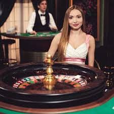 Live dealer baccarat table streaming on a Philippine player's mobile phone